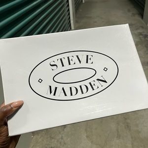 NIB STEVE MADDEN HEELS